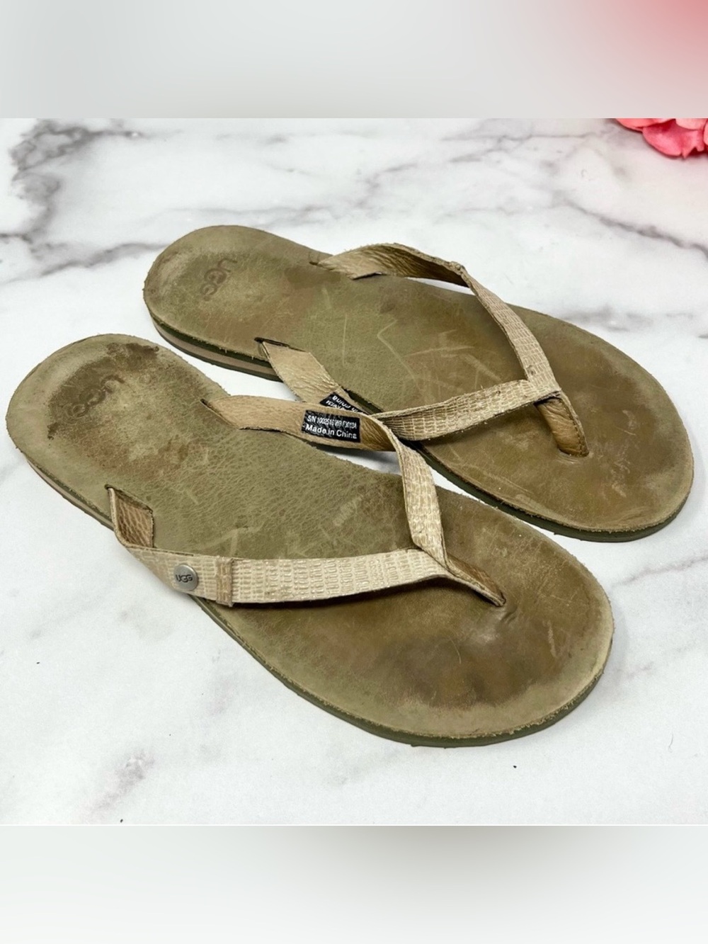 UGGS AUSTRALIA “Ally II” Leather Flip Flops Distressed Boho Y2K